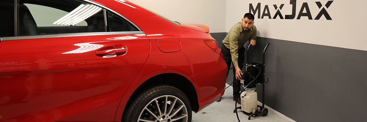 MaxJax operates with an electric over hydraulic power unit—no air compressor required for use.