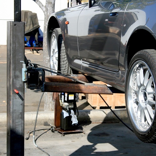 MaxJax’s groundbreaking design revolutionized car lifts, bringing a must-have, space-saving solution to market.